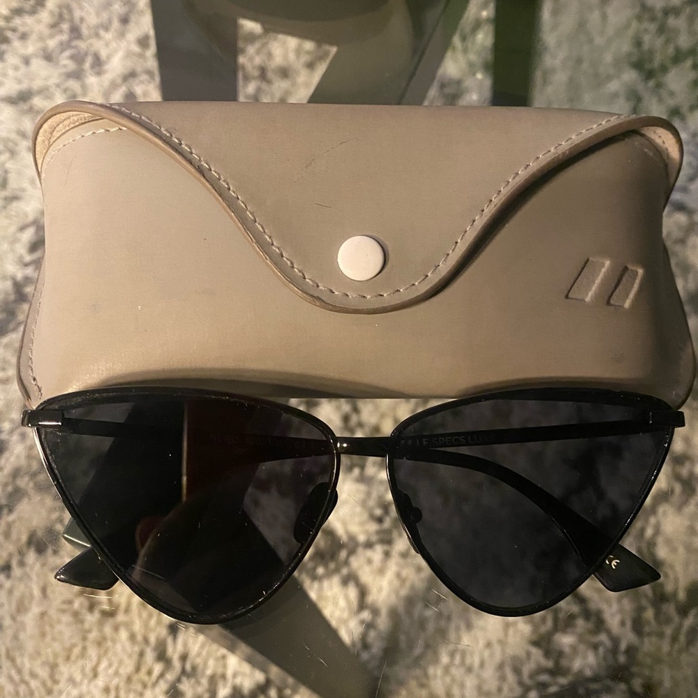 Le Specs Black Nero Sunglasses as worn by Kendall Jenner - Picture 2 of 4